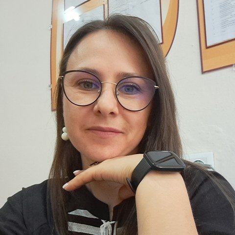 Людмила, викладач англійської